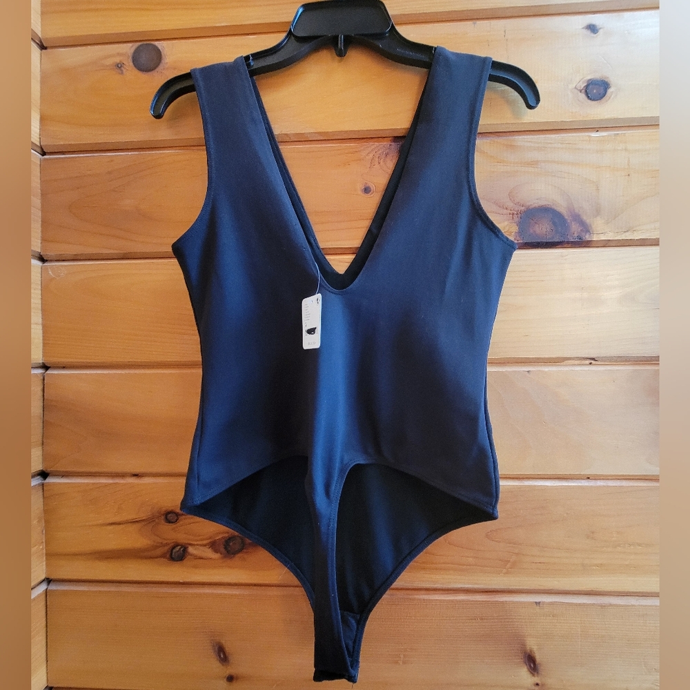 Free People Double V bodysuit In Black NWT size Medium - Picture 2 of 10